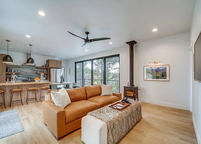 Modern Living! Mtn-view Gem In Munds Park