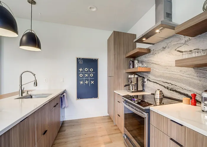 Modern Living! Mtn-view Gem In Munds Park