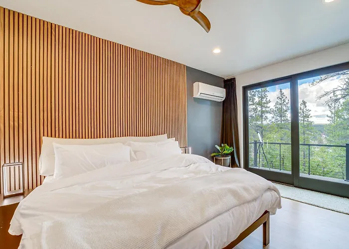 Modern Living! Mtn-view Gem In *