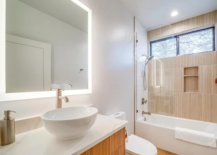 Modern Living! Mtn-view Gem In